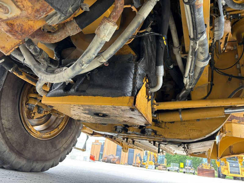 Rigid dumper/ Rock truck Cat 772G: picture 15