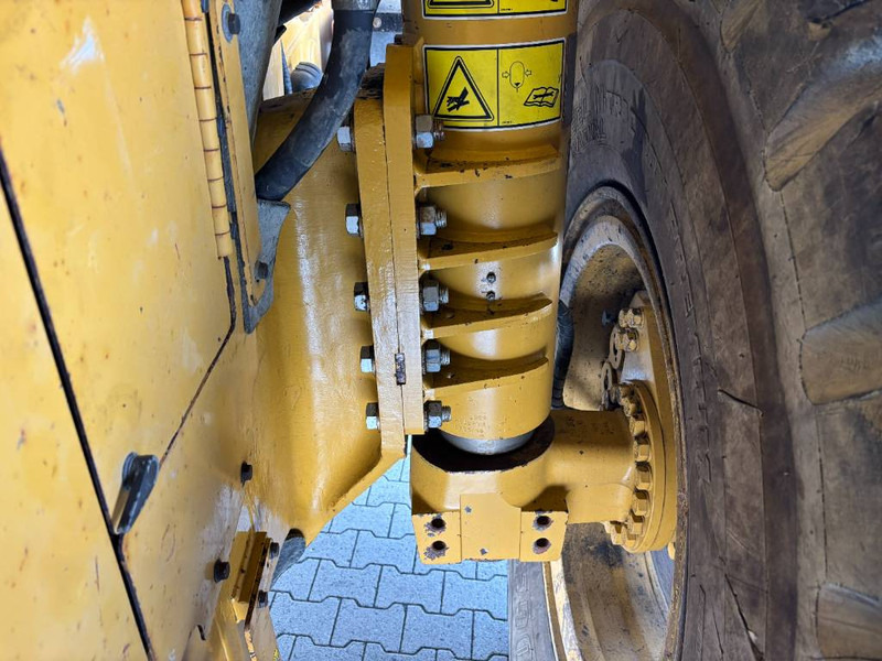Rigid dumper/ Rock truck Cat 772G: picture 7