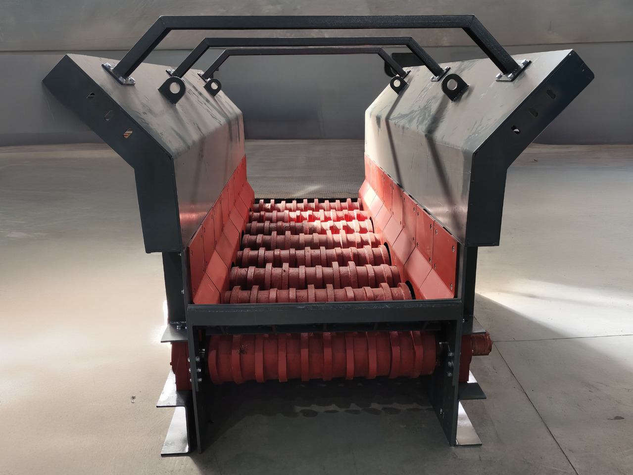 CONSTMACH Durable & Efficient Wobbler Feeder – Ideal for Primary Crushing Applications - Mining machinery: picture 1 CONSTMACH Durable & Efficient Wobbler Feeder – Ideal for Primary Crushing Applications - Mining machinery: picture 1