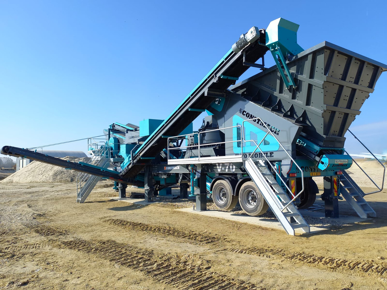 Constmach 200 T/H Capacity Vertical Shaft Mobile Crusher - Mobile crusher: picture 3 Constmach 200 T/H Capacity Vertical Shaft Mobile Crusher - Mobile crusher: picture 3