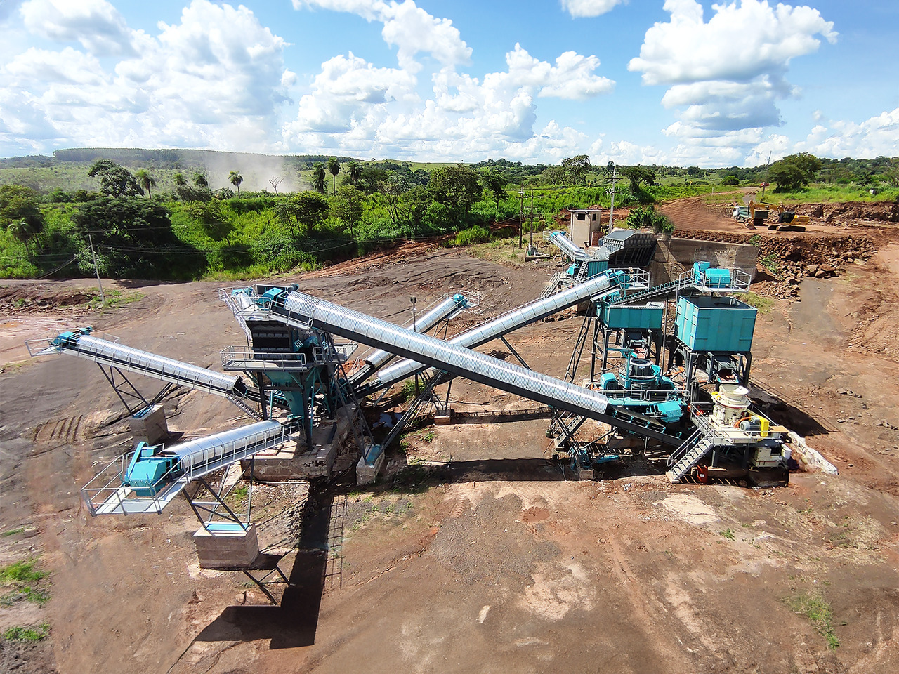 Constmach Installation Stationnaire de Concassage et de Criblage de Pierres 50 à 1 000 TPH - Crusher: picture 2 Constmach Installation Stationnaire de Concassage et de Criblage de Pierres 50 à 1 000 TPH - Crusher: picture 2