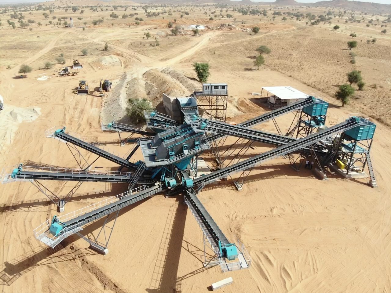 Constmach Stationäre Basalt Steinbrechanlage 250-300 t/h - Crusher: picture 2 Constmach Stationäre Basalt Steinbrechanlage 250-300 t/h - Crusher: picture 2