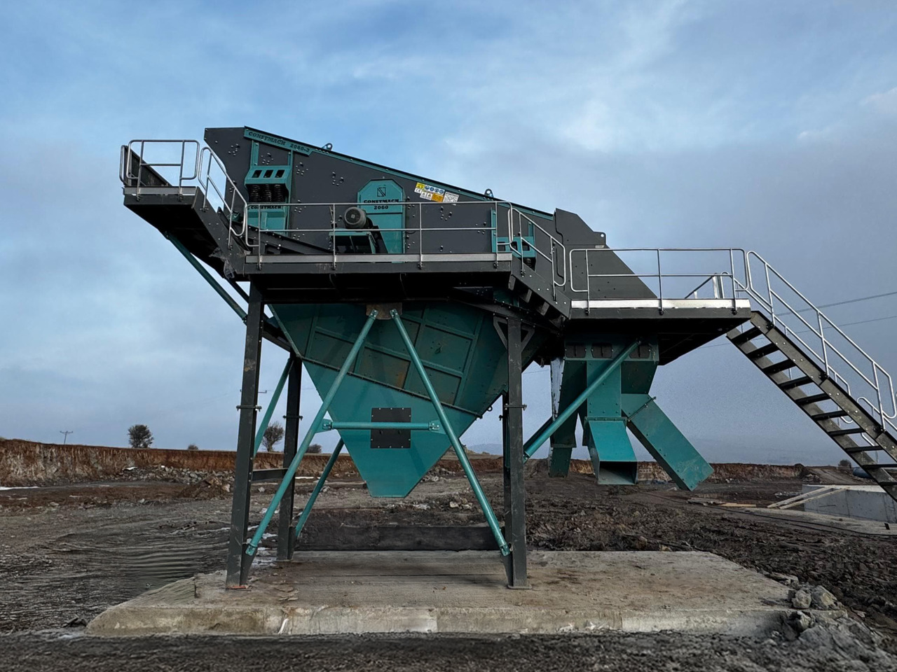 Constmach Systèmes De Cribles Vibrants 70-95 Tph 2-3-4 Étages 1200x4000 Mm - Screener: picture 2 Constmach Systèmes De Cribles Vibrants 70-95 Tph 2-3-4 Étages 1200x4000 Mm - Screener: picture 2