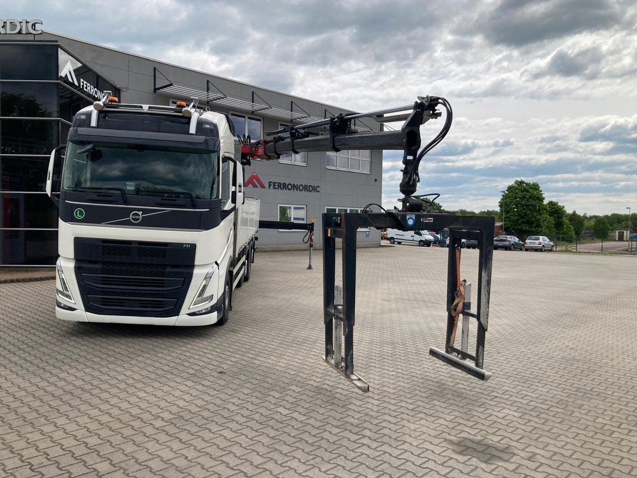 Volvo FH460 8x2 TRIDEM VLA&NLA gelenkt*FASSI F215AS.24 - Crane truck: picture 5 Volvo FH460 8x2 TRIDEM VLA&NLA gelenkt*FASSI F215AS.24 - Crane truck: picture 5