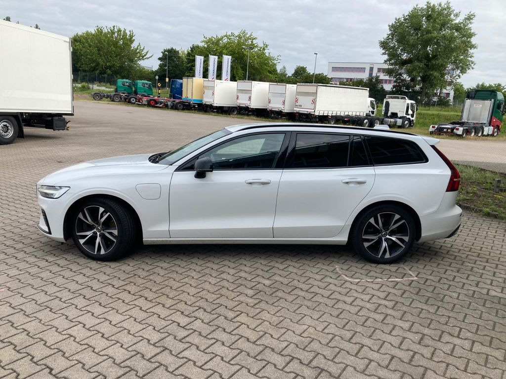 Volvo V60 T6 AWD R-Design Expression Recharge Plug-In - Car: picture 2 Volvo V60 T6 AWD R-Design Expression Recharge Plug-In - Car: picture 2