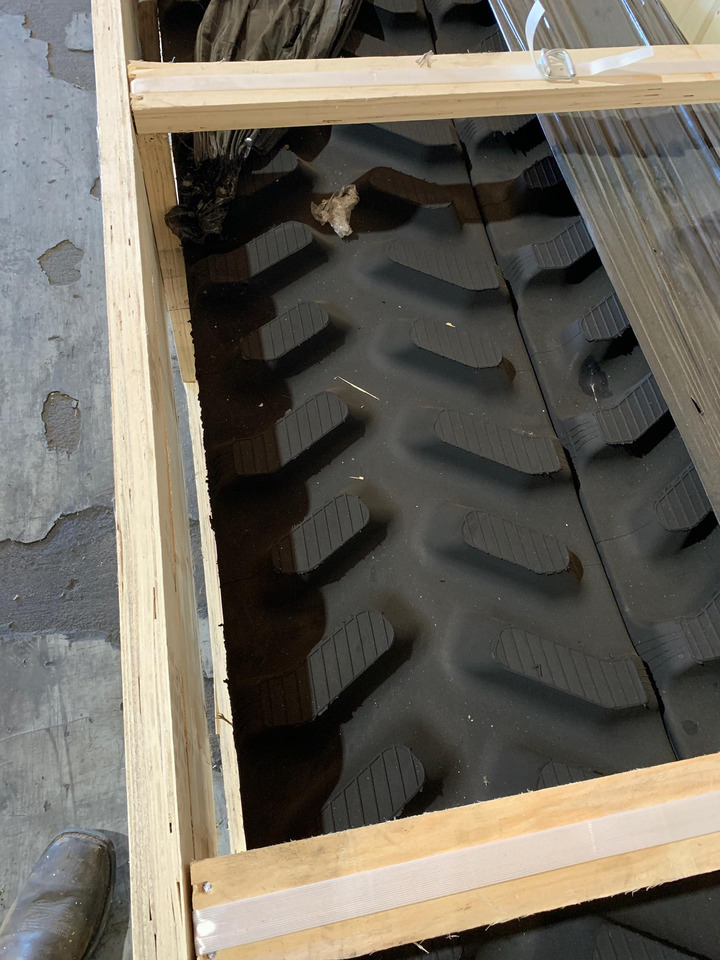 Versatile, Kinze Grain Carts, Kubota Delta track - Track for Track tractor: picture 4 Versatile, Kinze Grain Carts, Kubota Delta track - Track for Track tractor: picture 4