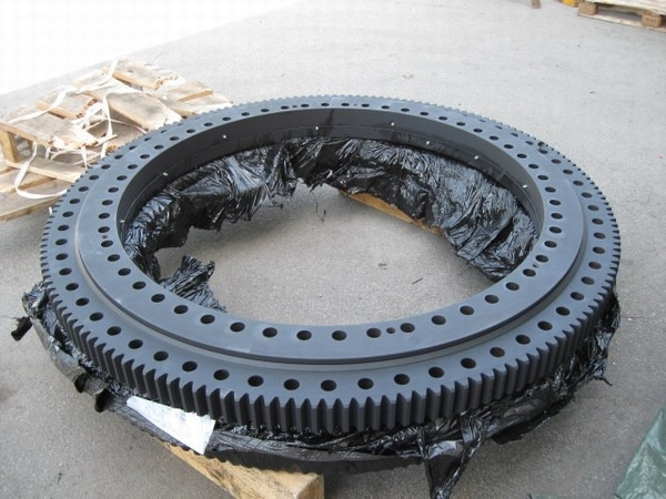 Drehkranz KRUPP GMK 3055, 3050-1 - Slewing ring for Construction machinery: picture 1 Drehkranz KRUPP GMK 3055, 3050-1 - Slewing ring for Construction machinery: picture 1