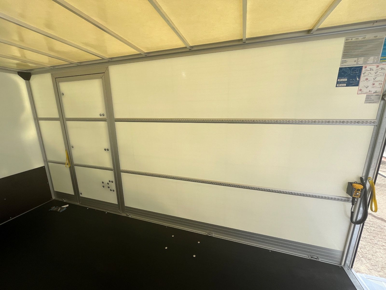 Closed box van Renault MASTER MIT HUMBAUR KOFFERAUFBAU: picture 11 Closed box van Renault MASTER MIT HUMBAUR KOFFERAUFBAU: picture 11