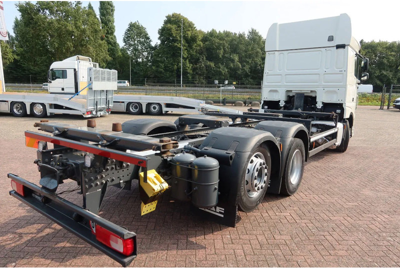 DAF XF 106.480 BDF Super Space CAb 6X2 FAN - Cab chassis truck: picture 3 DAF XF 106.480 BDF Super Space CAb 6X2 FAN - Cab chassis truck: picture 3