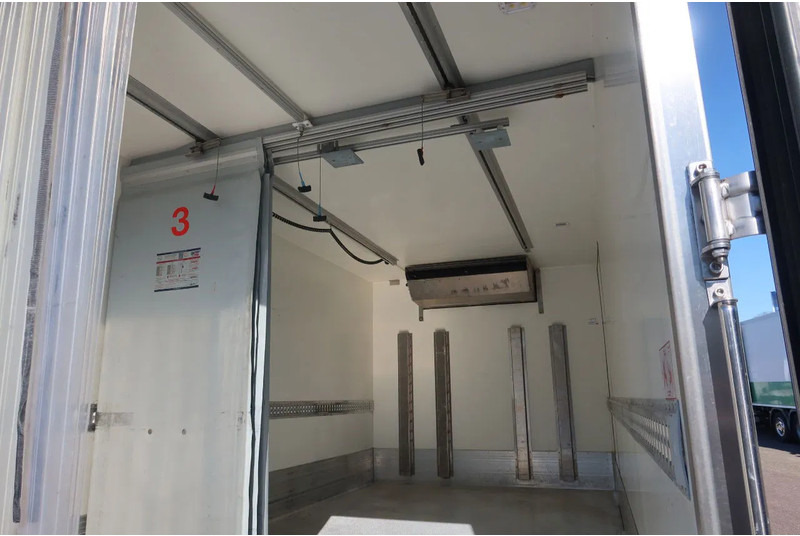 FUSO Canter Thermoking T 600R Koel/Vries + Laadklep - Refrigerator truck: picture 3 FUSO Canter Thermoking T 600R Koel/Vries + Laadklep - Refrigerator truck: picture 3