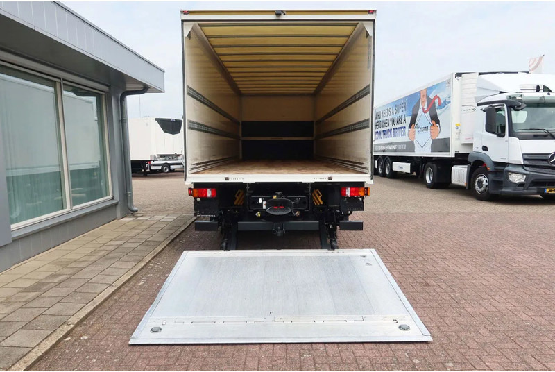 MAN 26.320 TGM Bak+Klep stuur lift as Bar klep 2.000 kg - Box truck: picture 4 MAN 26.320 TGM Bak+Klep stuur lift as Bar klep 2.000 kg - Box truck: picture 4