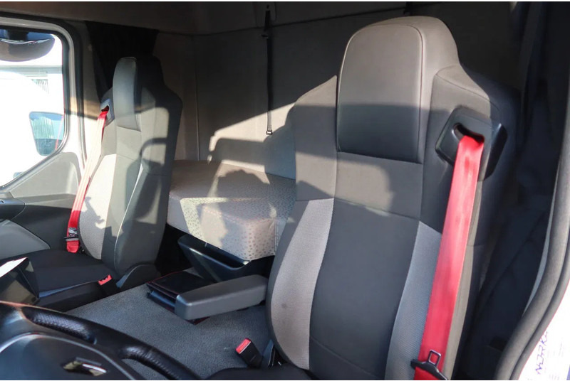 Renault D250 Bakwagen + Laadklep Deuren - Box truck: picture 5 Renault D250 Bakwagen + Laadklep Deuren - Box truck: picture 5