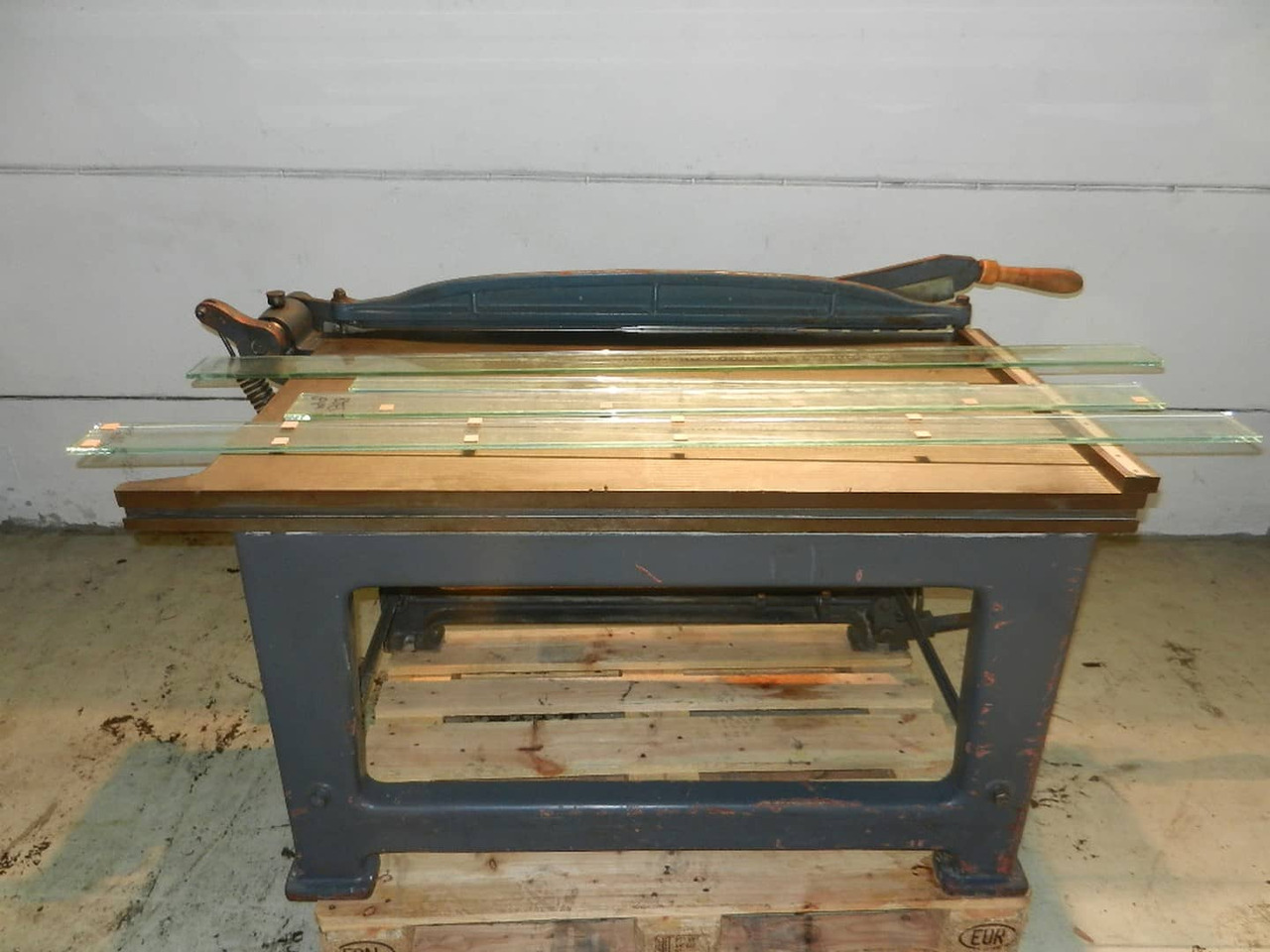 Polar 72-82-90-115 - Paper cutting machine: picture 1 Polar 72-82-90-115 - Paper cutting machine: picture 1