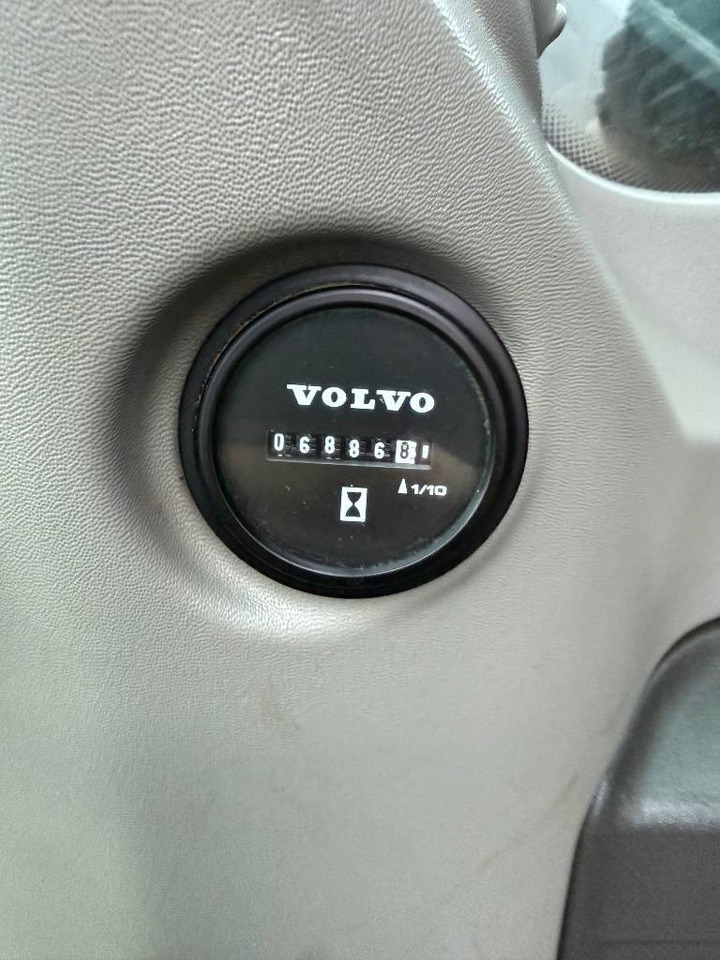 Crawler excavator Volvo ECR 145 EL: picture 10