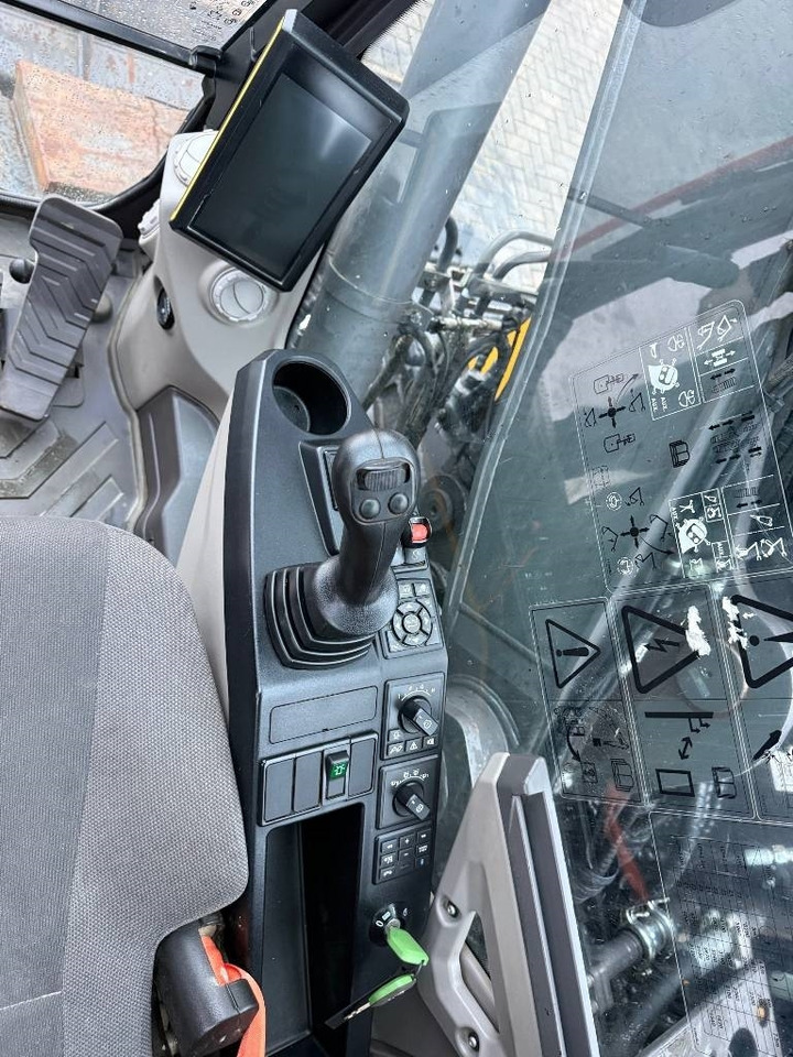 Crawler excavator Volvo ECR 145 EL: picture 9