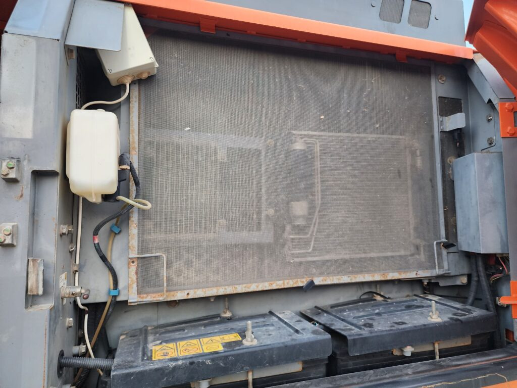 HITACHI ZX300LCN-6 - Crawler excavator: picture 5 HITACHI ZX300LCN-6 - Crawler excavator: picture 5