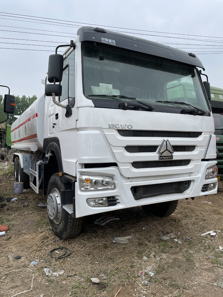 HOWO 6X4 WATER TANK TRUCK HIGH QUALITY 290HP/336HP / 371HP Tipper - Tanker truck: picture 1 HOWO 6X4 WATER TANK TRUCK HIGH QUALITY 290HP/336HP / 371HP Tipper - Tanker truck: picture 1