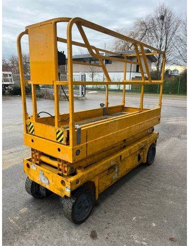 Haulotte Compact 8 - Scherenarbeitsbühne 8,2m, BJ 2021 - Scissor lift: picture 4 Haulotte Compact 8 - Scherenarbeitsbühne 8,2m, BJ 2021 - Scissor lift: picture 4