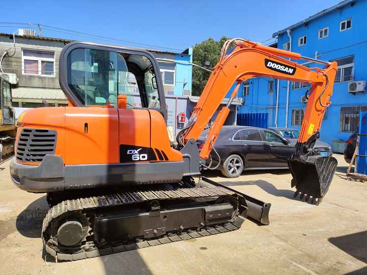 Crawler excavator Awesome Performance Korea Imported Small Scale Used Doosan Dh60 Excavator in Shanghai: picture 6