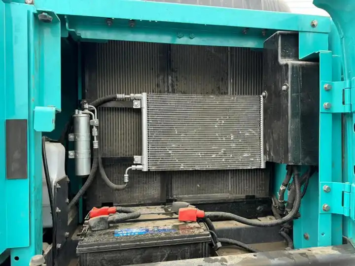 Large Second-Hand Excavators Kobelco Sk200 SK210 20ton with EPA and CE on Sale in Japan - Excavator: picture 2 Large Second-Hand Excavators Kobelco Sk200 SK210 20ton with EPA and CE on Sale in Japan - Excavator: picture 2