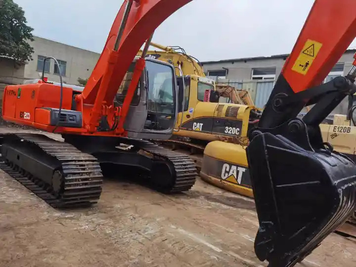 Popular Second Hand Hitachi Excavator Ex200 Used Hitachi Crawler Digger Original Made In Japan at Low Price For Sale - Crawler excavator: picture 3 Popular Second Hand Hitachi Excavator Ex200 Used Hitachi Crawler Digger Original Made In Japan at Low Price For Sale - Crawler excavator: picture 3