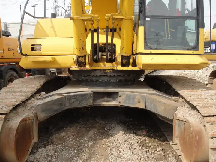 Used Komatsu excavator PC450-7 in good condition for sale - Crawler excavator: picture 3 Used Komatsu excavator PC450-7 in good condition for sale - Crawler excavator: picture 3