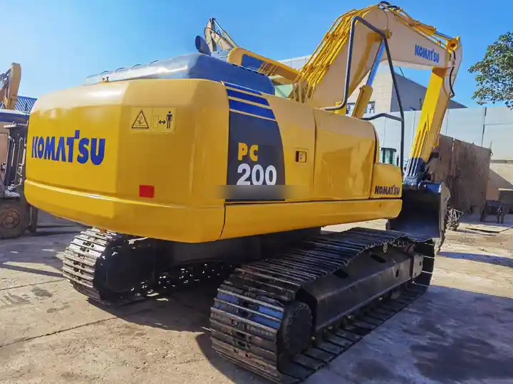 Used Komatus excavator PC200-8 in good condition for sale - Crawler excavator: picture 3 Used Komatus excavator PC200-8 in good condition for sale - Crawler excavator: picture 3