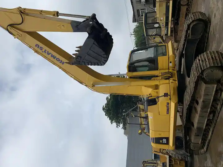 Used Komatus excavator Pc220-8 in good condition for sale - Crawler excavator: picture 3 Used Komatus excavator Pc220-8 in good condition for sale - Crawler excavator: picture 3