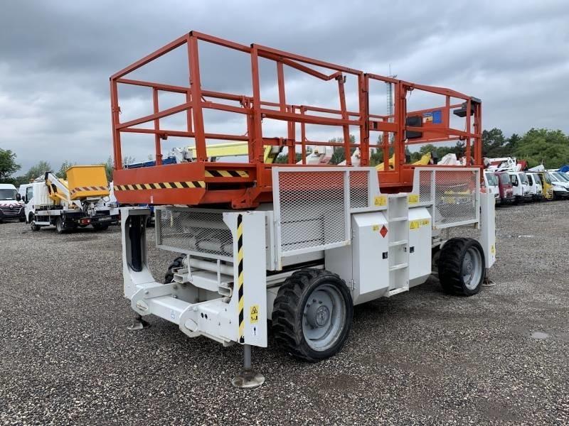 Genie GS3390 - 12,06 m - 4x4 - diesel  - Scissor lift: picture 2 Genie GS3390 - 12,06 m - 4x4 - diesel  - Scissor lift: picture 2