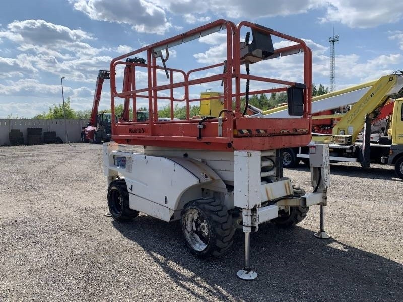 Haulotte Compact 10 DX - 4x4 - 10m - diesel - Scissor lift: picture 1 Haulotte Compact 10 DX - 4x4 - 10m - diesel - Scissor lift: picture 1