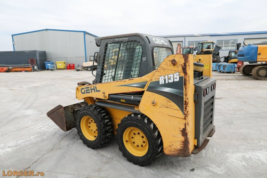 Gehl R 135 - Skid steer loader: picture 2 Gehl R 135 - Skid steer loader: picture 2
