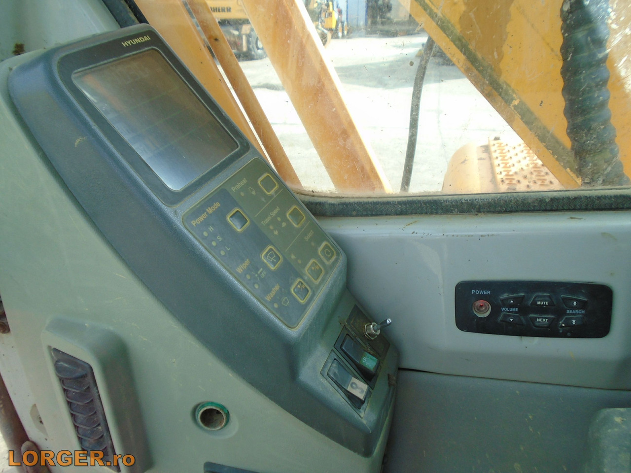 Crawler excavator Hyundai Robex 110-7: picture 11