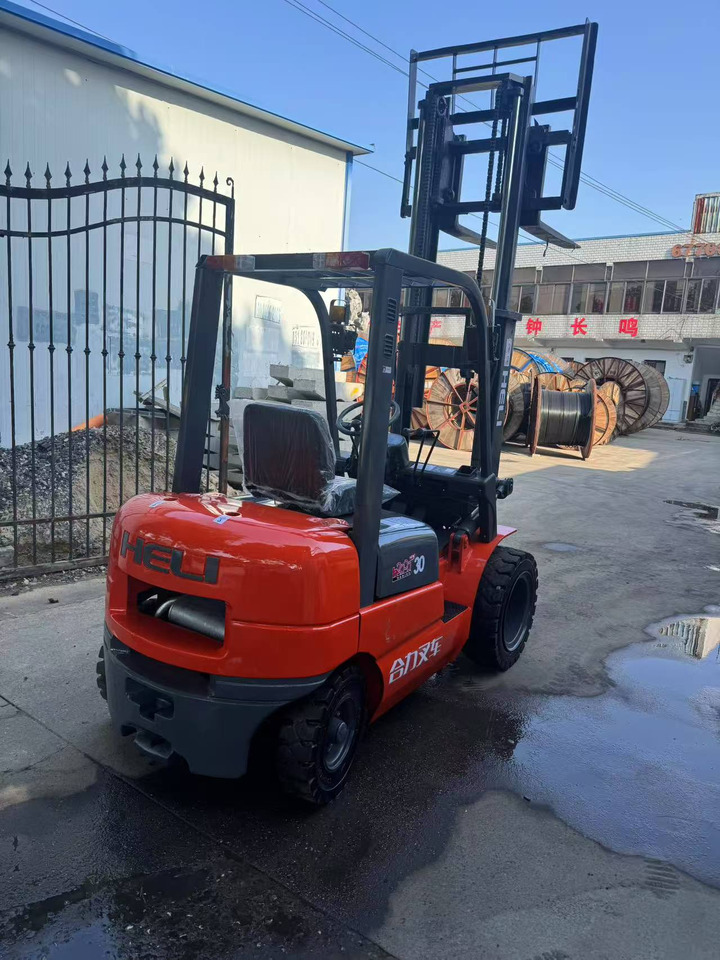 HELI 3tons - Forklift: picture 1 HELI 3tons - Forklift: picture 1