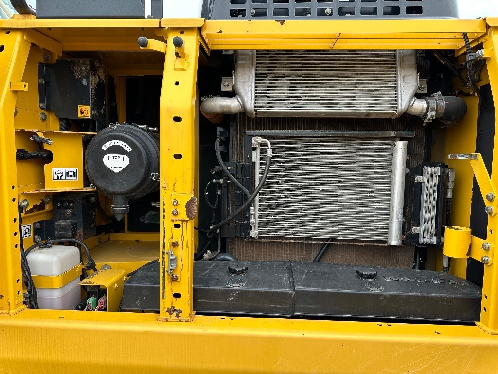 Crawler excavator Komatsu PC 210 LC-11: picture 12