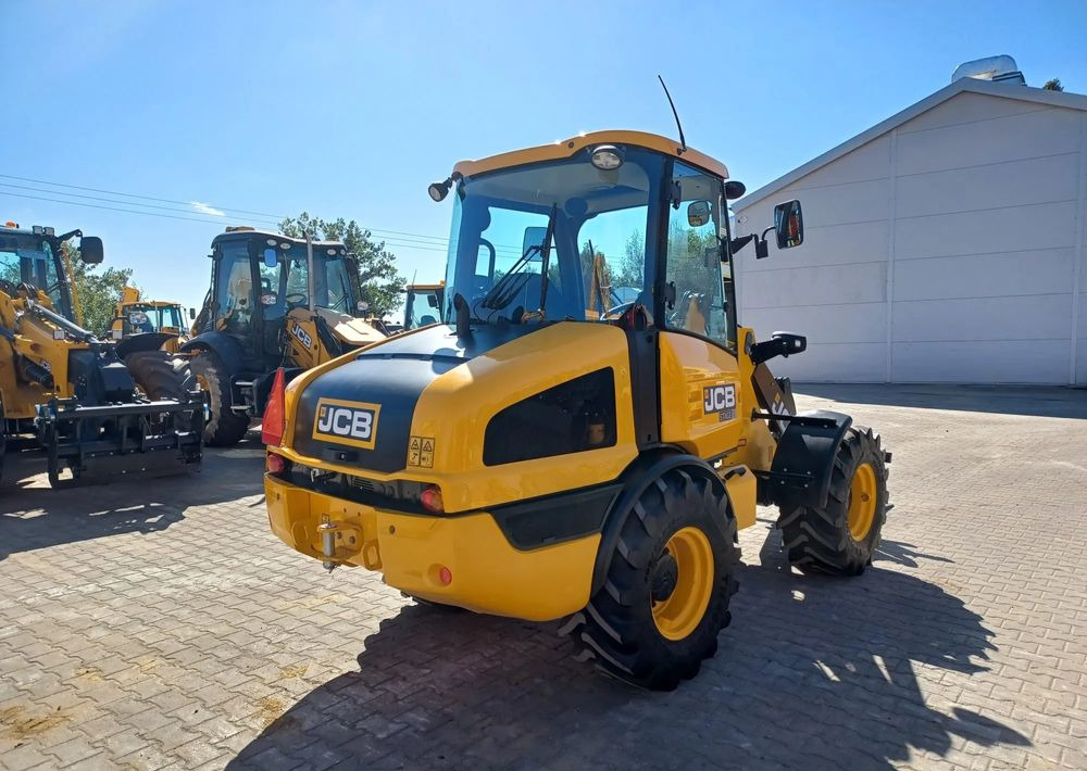 Wheel loader JCB 406: picture 6