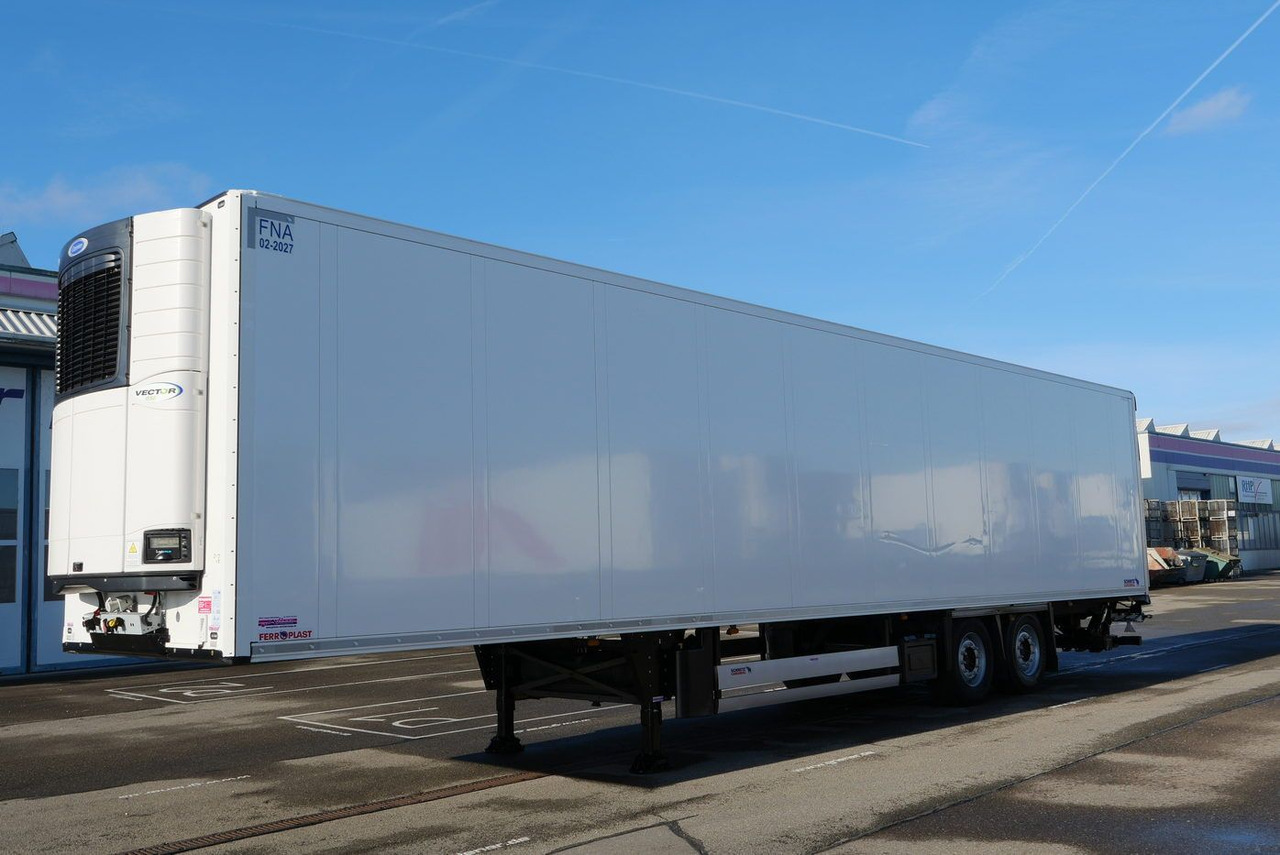 Schmitz Cargobull SKO 18 /LBW BÄR 2500 kg / CARRIER 1550 / ROLLTOR - Closed box semi-trailer: picture 3 Schmitz Cargobull SKO 18 /LBW BÄR 2500 kg / CARRIER 1550 / ROLLTOR - Closed box semi-trailer: picture 3