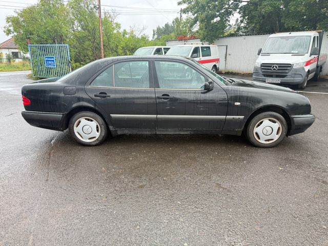 Mercedes-Benz E 200 - Sedan: picture 5 Mercedes-Benz E 200 - Sedan: picture 5