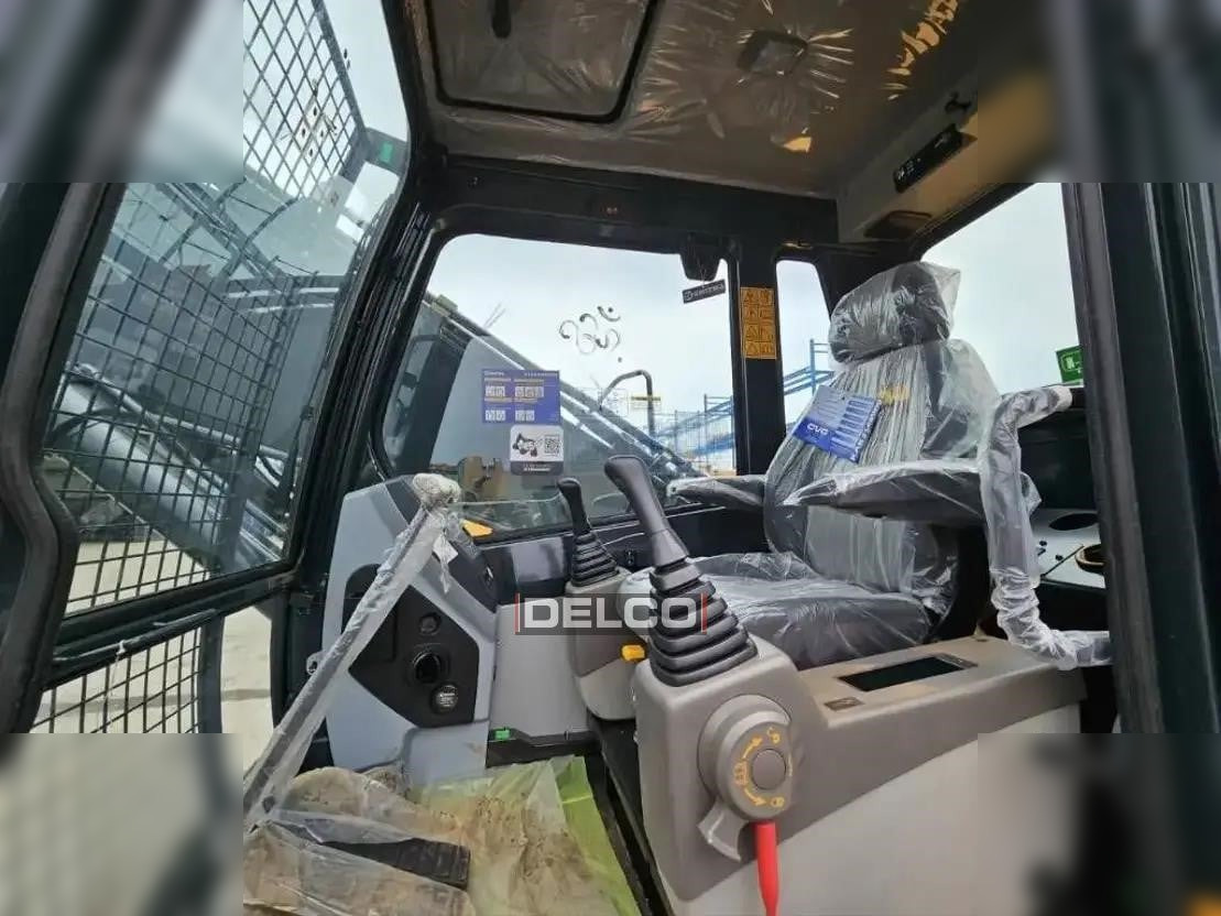 New Crawler excavator HYUNDAI ROBEX 215L SMART: picture 16