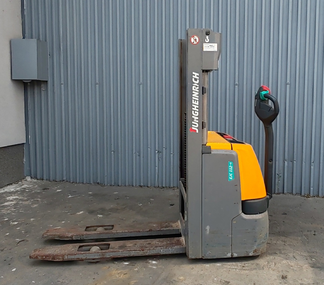 Jungheinrich EJC 112 2.5m/ flee lift/ 2105mh/ 2017y - Stacker: picture 1 Jungheinrich EJC 112 2.5m/ flee lift/ 2105mh/ 2017y - Stacker: picture 1