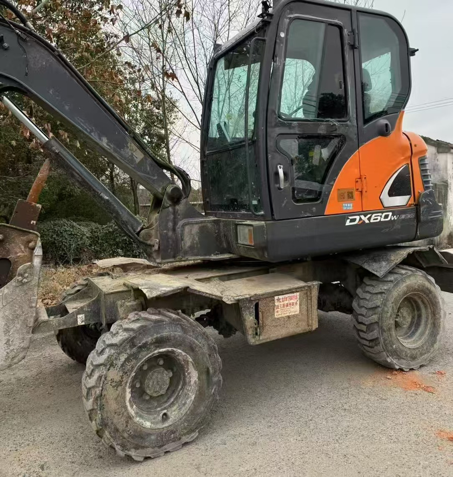 Doosan DX60 - Wheel excavator: picture 2 Doosan DX60 - Wheel excavator: picture 2