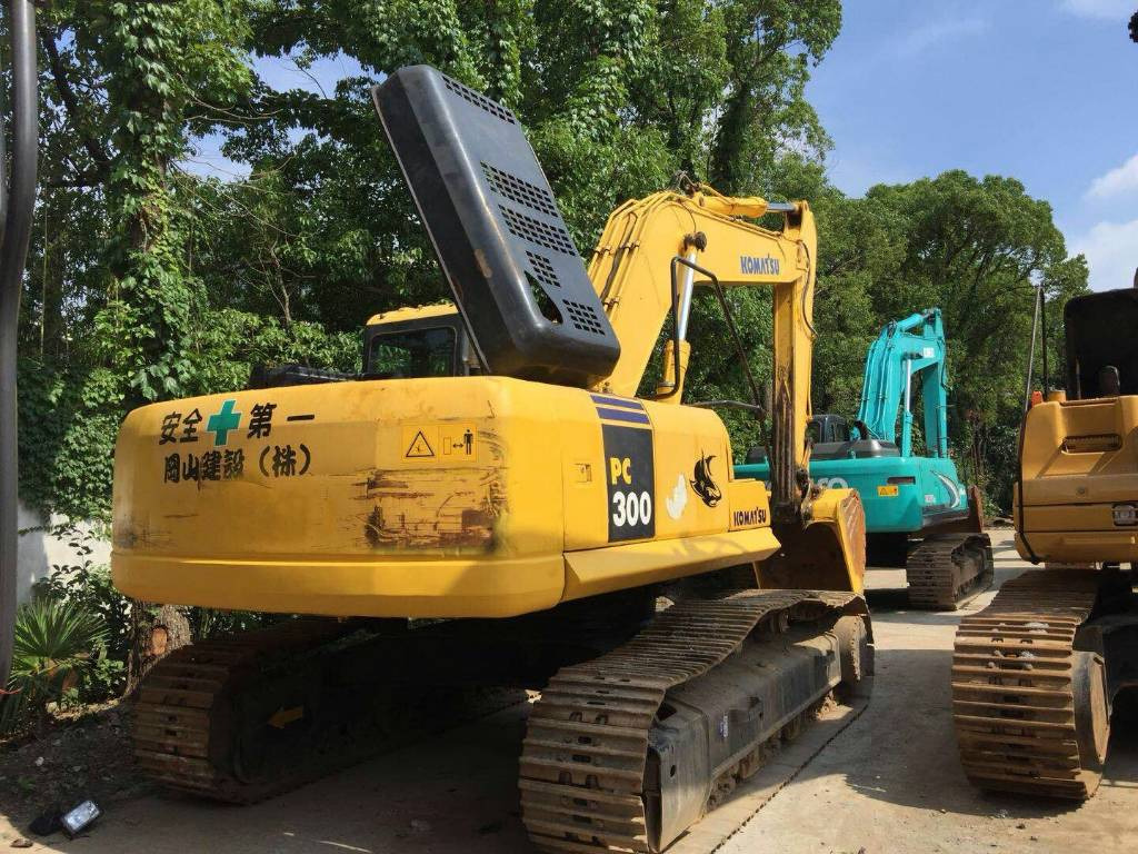 Komatsu PC300  - Crawler excavator: picture 1 Komatsu PC300  - Crawler excavator: picture 1