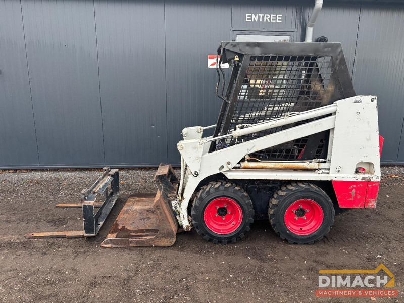 Bobcat S70 Bak en palletvorken - Loader: picture 1 Bobcat S70 Bak en palletvorken - Loader: picture 1