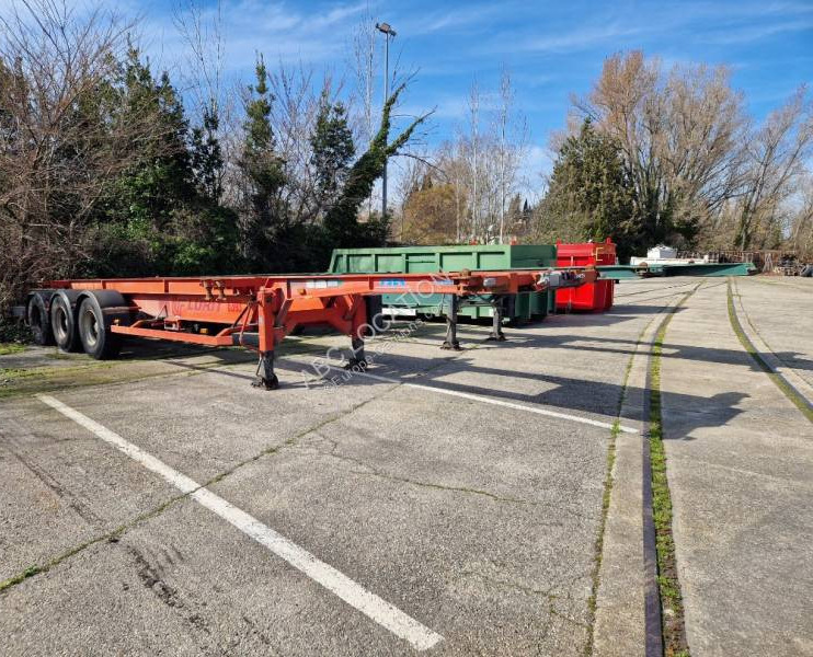 Fruehauf - Container transporter/ Swap body semi-trailer: picture 1 Fruehauf - Container transporter/ Swap body semi-trailer: picture 1