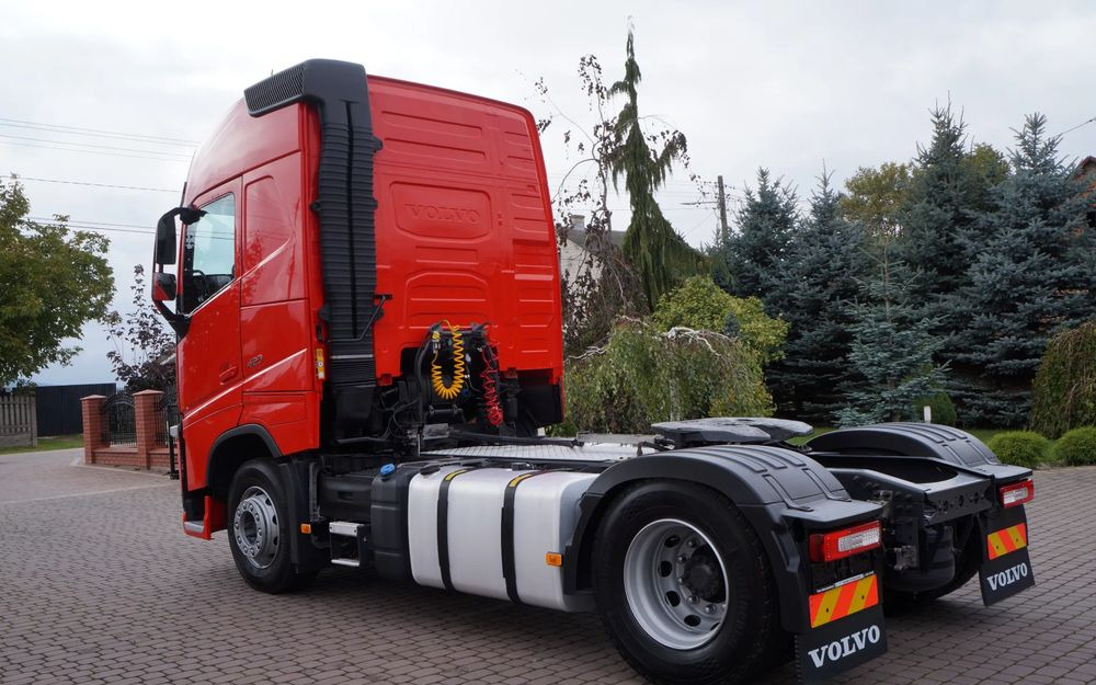 Volvo FH 4 EURO 6 GLOBETROTTER NISKI PRZEBIEG PEŁEN SERWIS - Tractor truck: picture 3 Volvo FH 4 EURO 6 GLOBETROTTER NISKI PRZEBIEG PEŁEN SERWIS - Tractor truck: picture 3