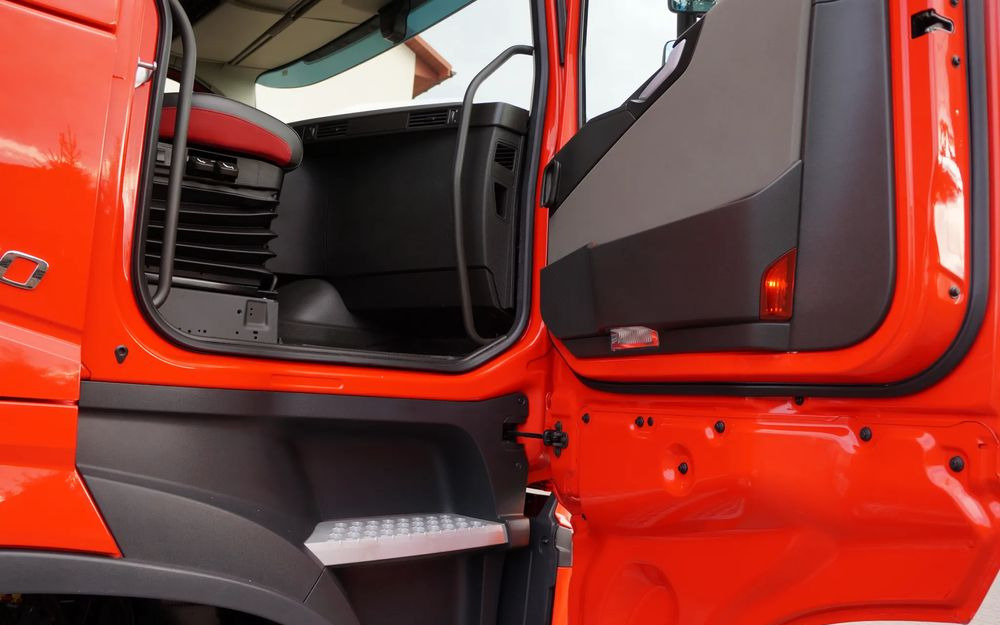 Tractor truck Volvo FH 4 EURO 6 GLOBETROTTER NISKI PRZEBIEG PEŁEN SERWIS: picture 17