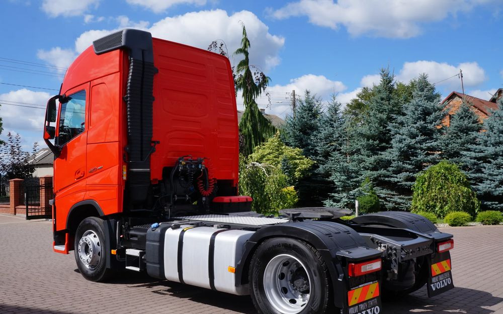Volvo FH 4 EURO 6 GLOBETROTTER NISKI PRZEBIEG PEŁEN SERWIS - Tractor truck: picture 3 Volvo FH 4 EURO 6 GLOBETROTTER NISKI PRZEBIEG PEŁEN SERWIS - Tractor truck: picture 3