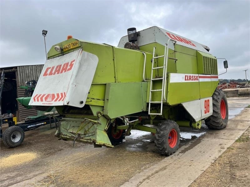Claas Claas Dominator Classic 98 c/w C450 Header - Harvester attachment: picture 3 Claas Claas Dominator Classic 98 c/w C450 Header - Harvester attachment: picture 3