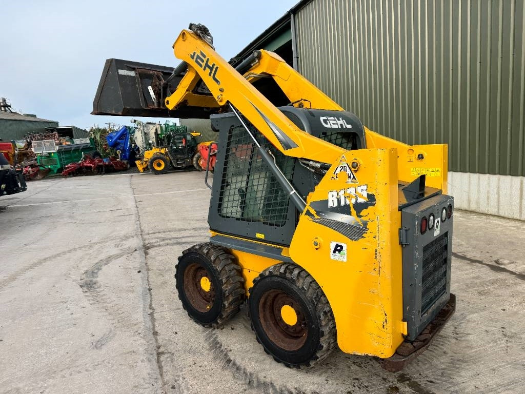 Gehl R 135 Skid Steer - Skid steer loader: picture 2 Gehl R 135 Skid Steer - Skid steer loader: picture 2