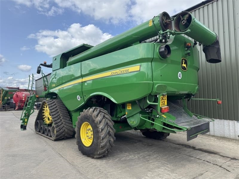 John Deere John Deere S785 4WD c/w 735D Header - Harvester attachment: picture 2 John Deere John Deere S785 4WD c/w 735D Header - Harvester attachment: picture 2