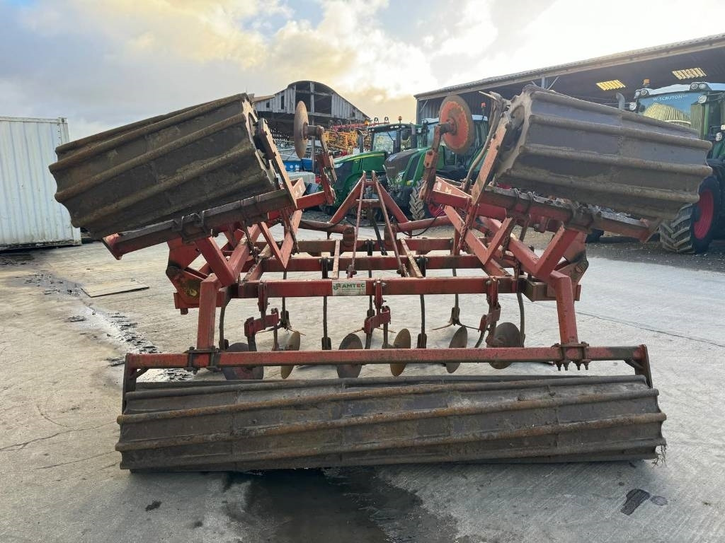 Knoche 4.5 Meter Folding Cultivator - Cultivator: picture 4 Knoche 4.5 Meter Folding Cultivator - Cultivator: picture 4